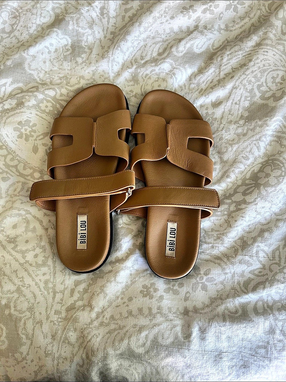 Bibi Lou Mindy Sandal Strappy Flat Sandals in Brown